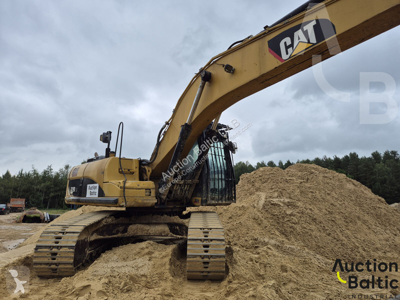 Lopatový nakládač Caterpillar LN