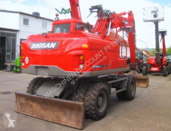 Экскаватор колёсный Doosan