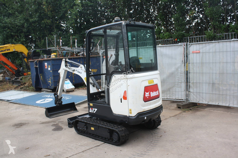 Багер Bobcat E17