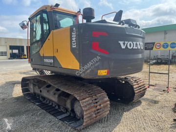 جرافة مجنزرة Volvo