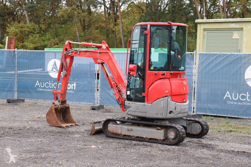 جرافة Yanmar Vi020-4