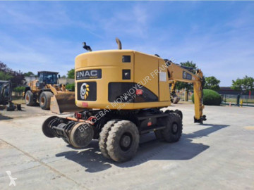 Pelle sur pneus Caterpillar