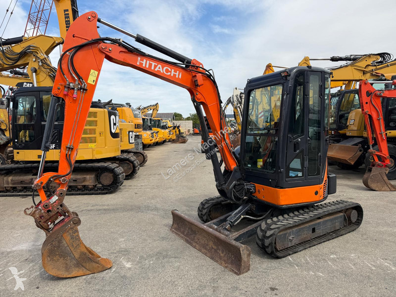 Excavadora Hitachi ZX38U .