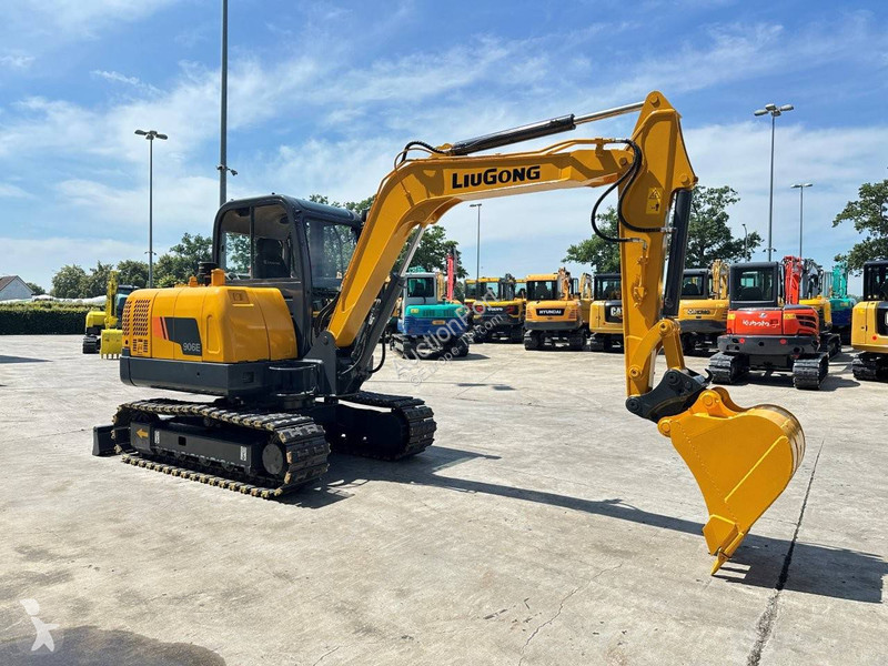 Escavadora LiuGong CLG906E