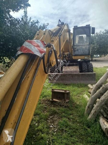 Graafmachine op banden Caterpillar