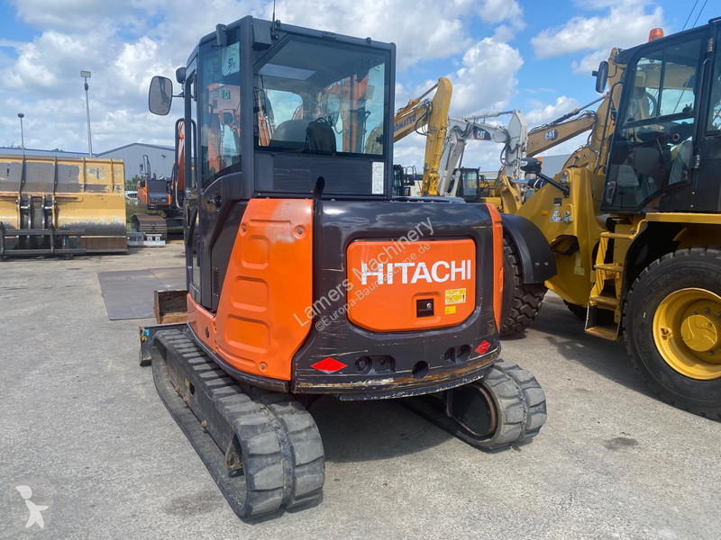 Экскаватор Hitachi ZX65U .