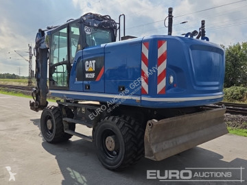 Graafmachine op banden Caterpillar