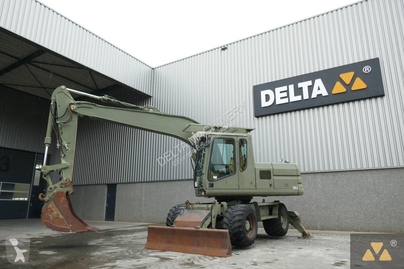 Koparka Caterpillar Ex-army