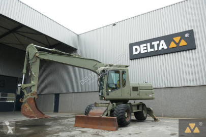 Graafmachine op banden Caterpillar