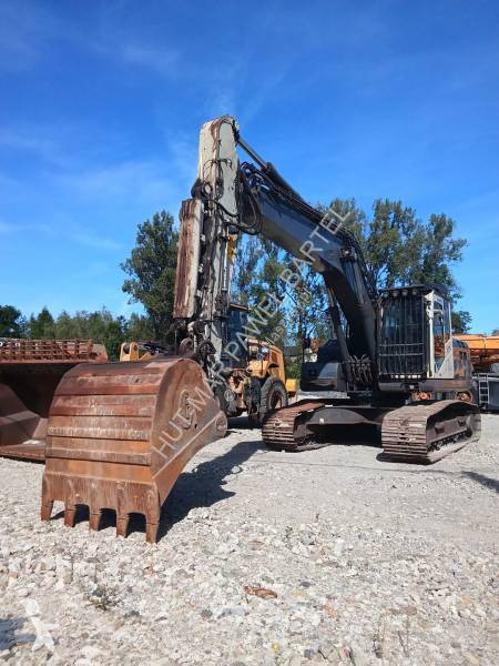 Escavadora Komatsu PC210LC-11E0