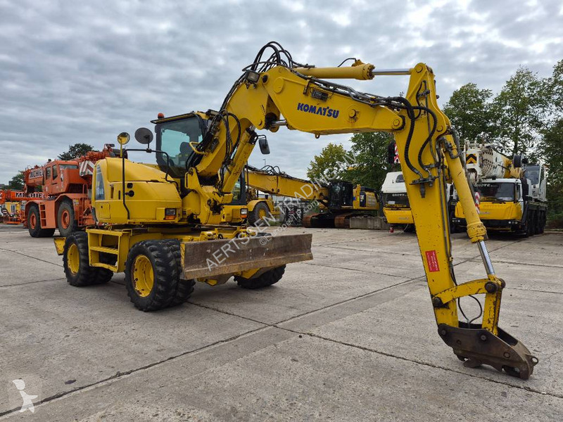 Экскаватор Komatsu MR8