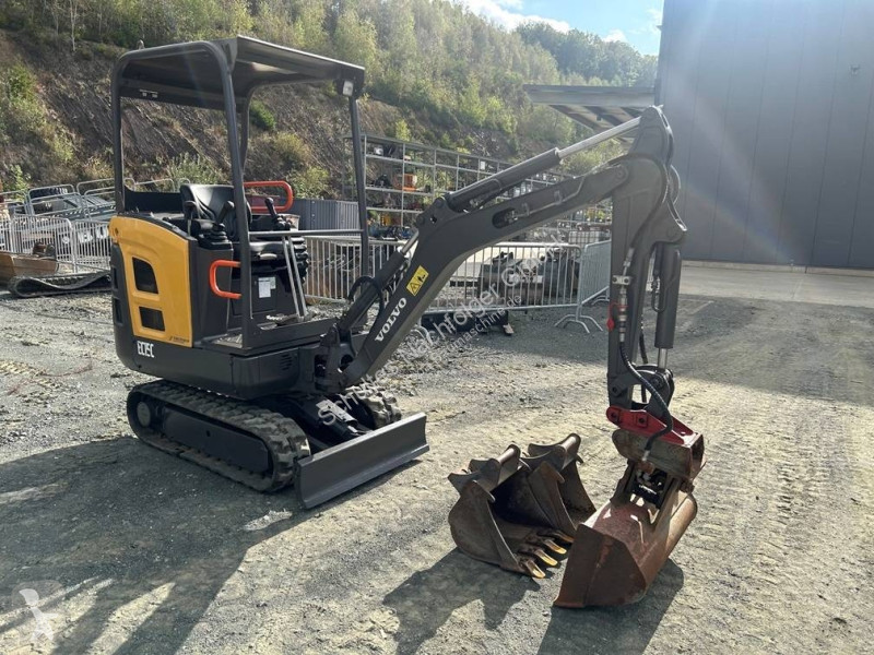 جرافة Volvo EC 15 C