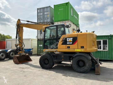 Graafmachine op banden Caterpillar