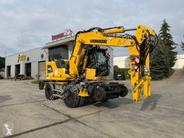 Pelle rail/route sur pneus Liebherr