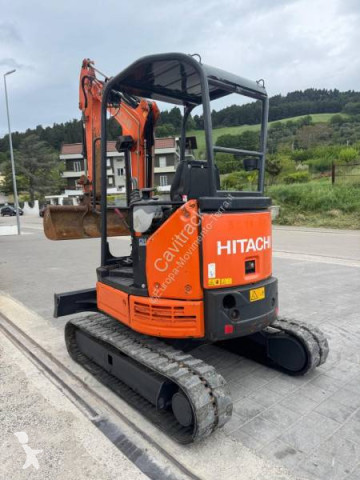 小型挖掘车 日立