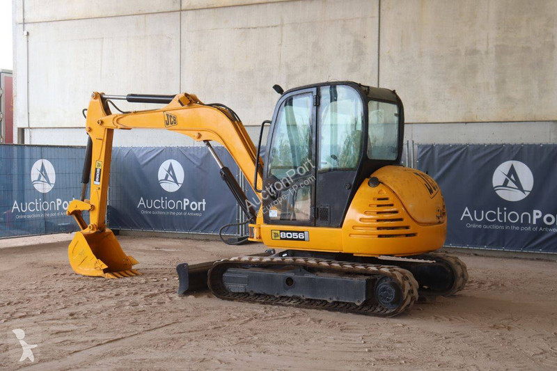 جرافة JCB 8056