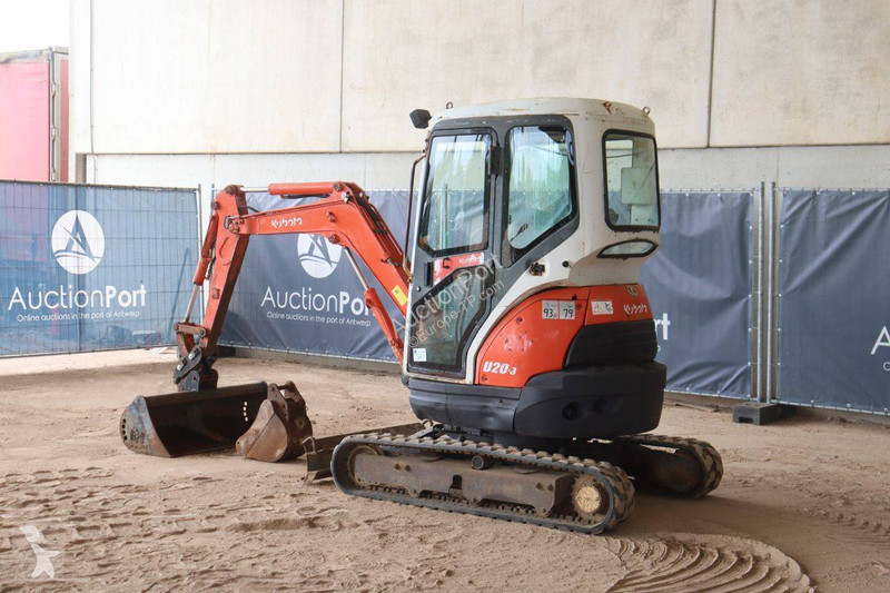 جرافة Kubota -3EU