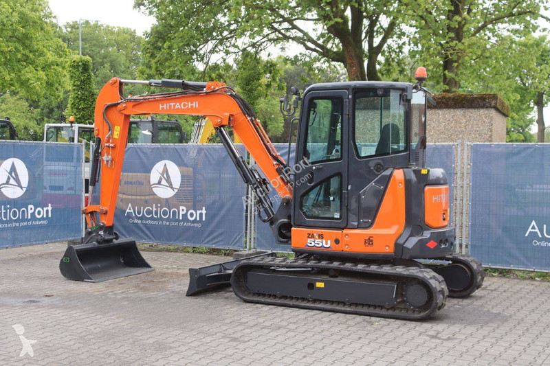 جرافة Hitachi ZX55U6