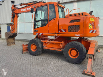 Volvo gumiabroncsos kotrógép