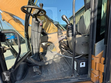 Case gumiabroncsos kotrógép