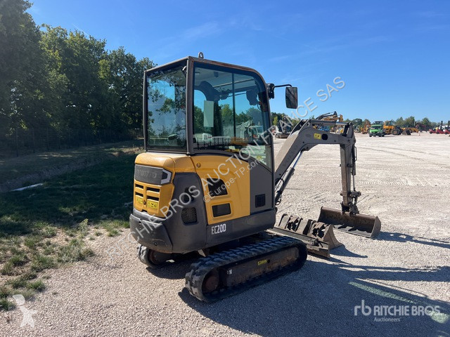 جرافة Volvo  EC20D