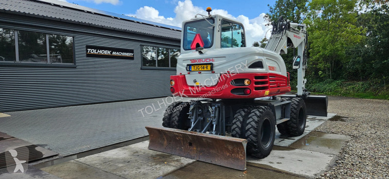 جرافة Takeuchi TB 295W
