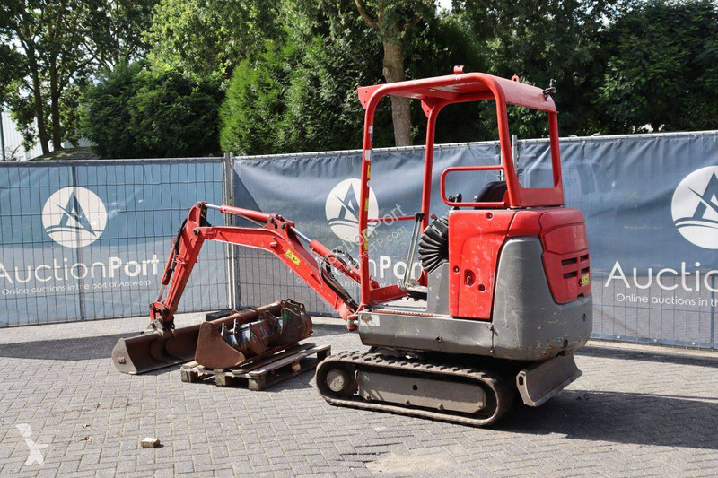 جرافة Volvo EC15D
