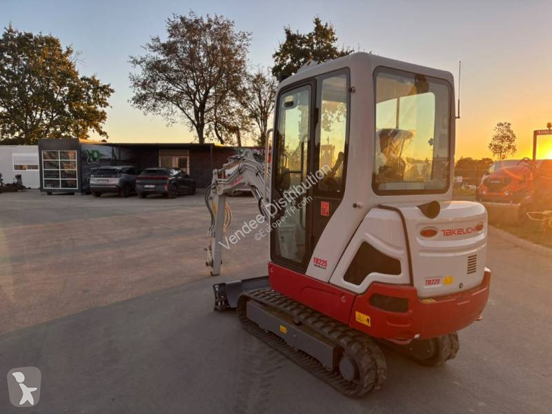 Skovel Takeuchi TB225