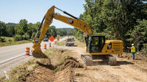 Excavator pe şenile Caterpillar noua