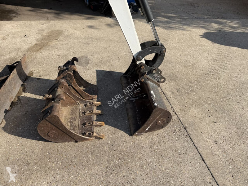Skovel Bobcat E17