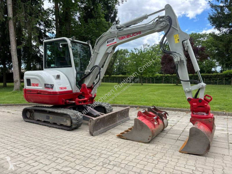 Skovel Takeuchi TB 240