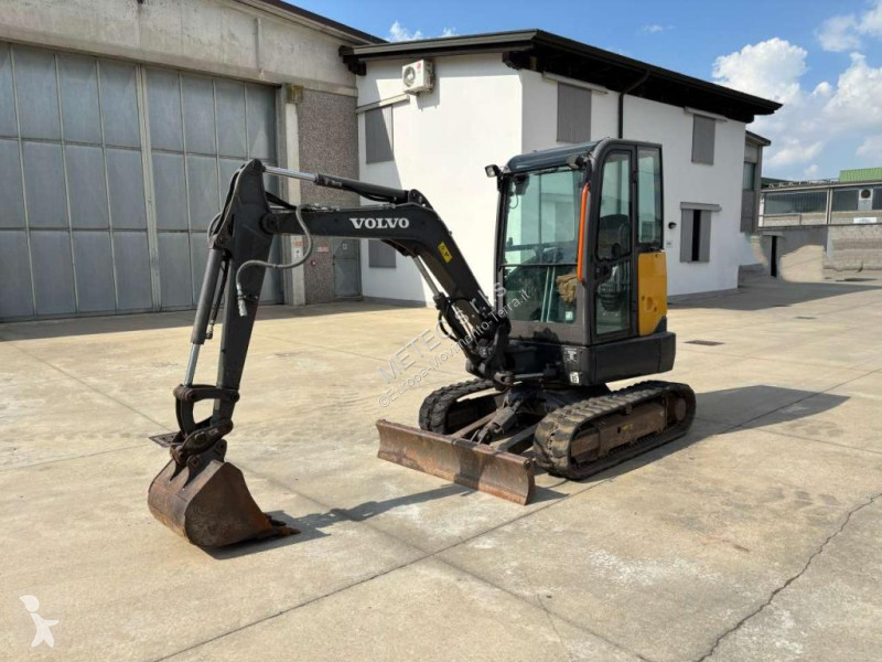 Pelle Volvo EC 27D
