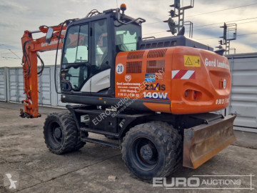 Pelle sur pneus Hitachi