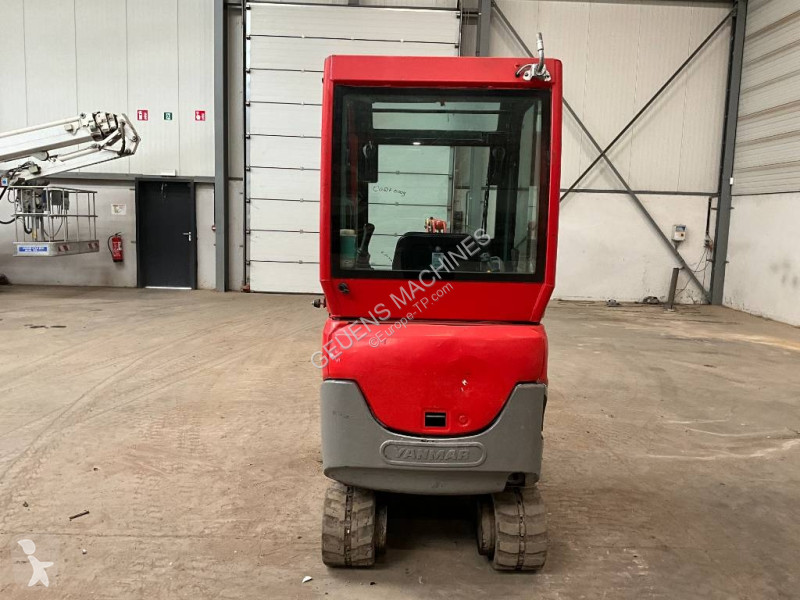 Lopatový nakládač Yanmar SV 16