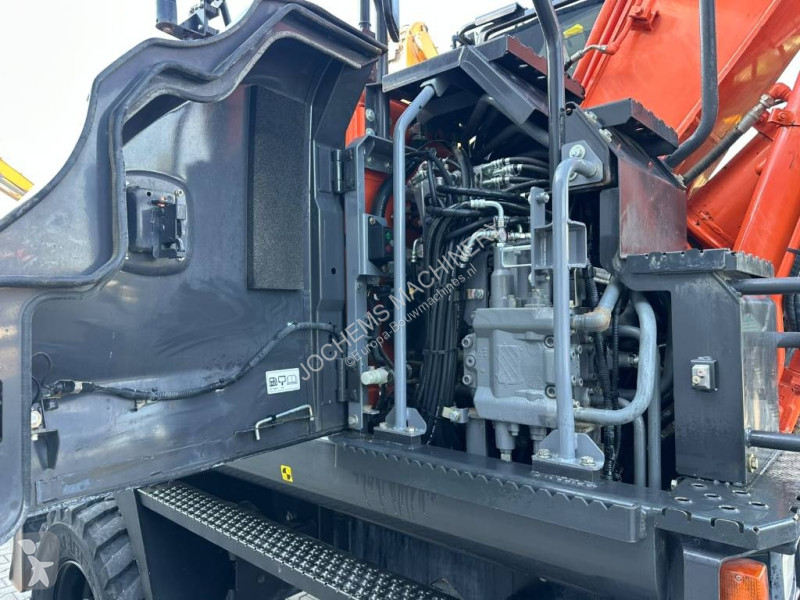 Pelle Hitachi 6