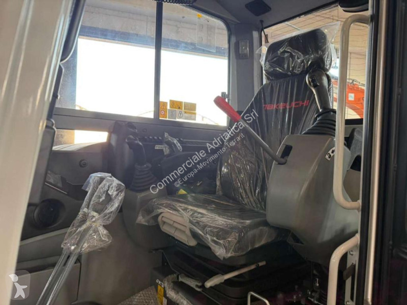 Pelle Takeuchi tB290-R