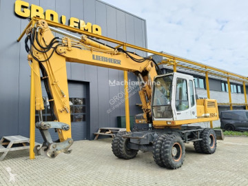 Pelle sur pneus Liebherr