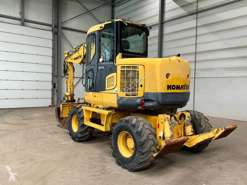 Багер Komatsu MR8