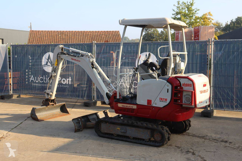 جرافة Takeuchi TB216