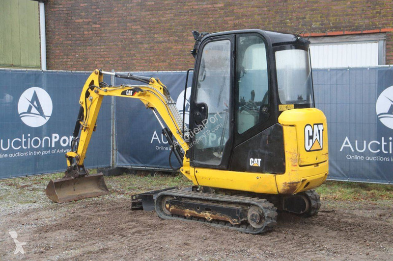 Багер Caterpillar