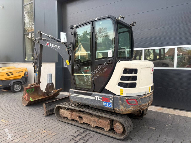 Pelle Terex T035