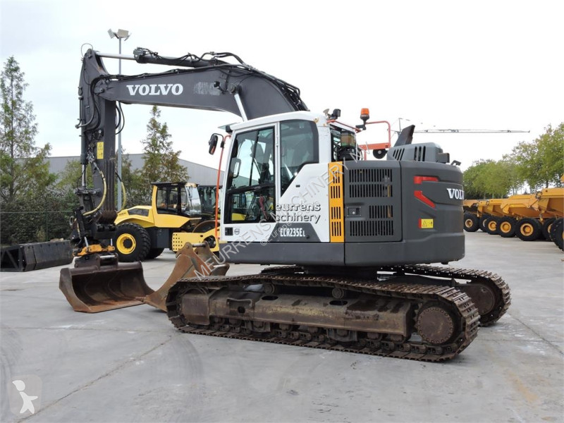 Багер Volvo ECR235