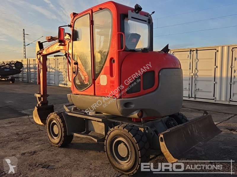 جرافة Wacker Neuson 2