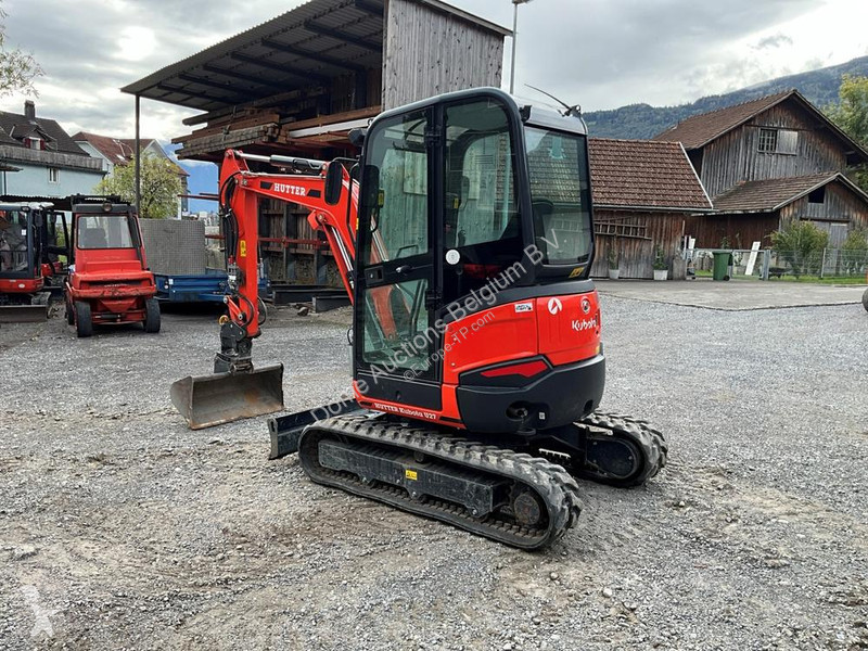 Багер Kubota HI