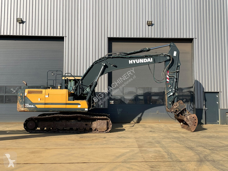 جرافة Hyundai HX220AL