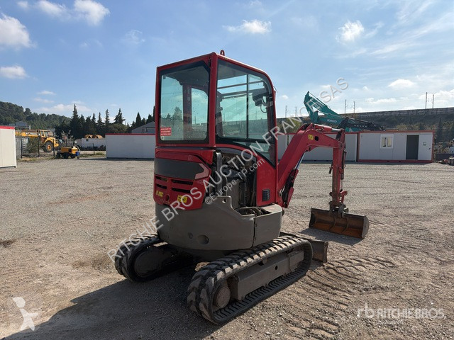 Багер Volvo ECR25D