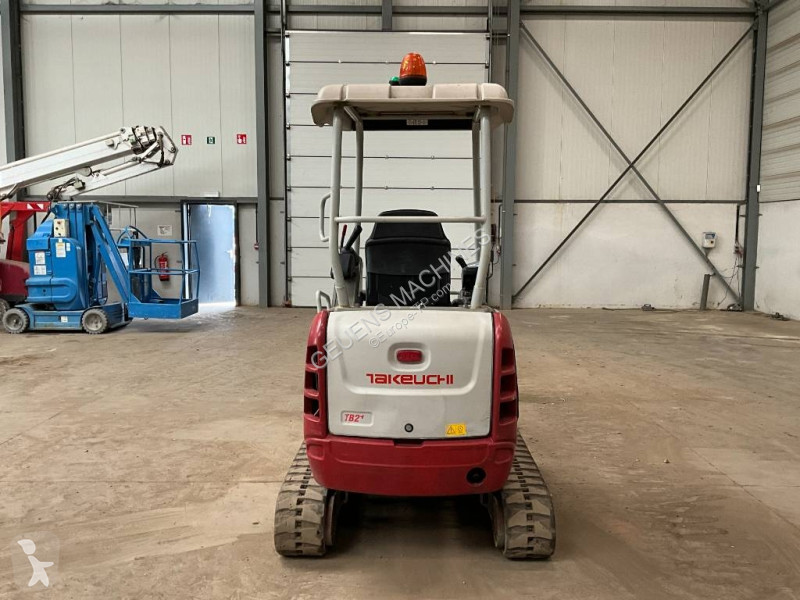Багер Takeuchi TB 216