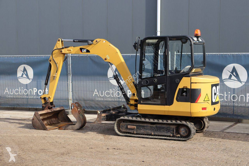 Багер Caterpillar