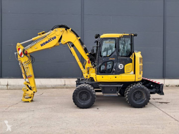 Колесен багер Komatsu