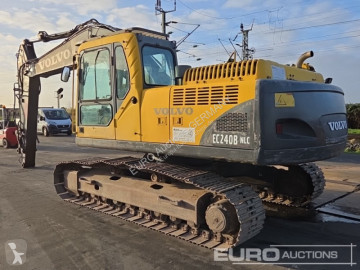 جرافة مجنزرة Volvo